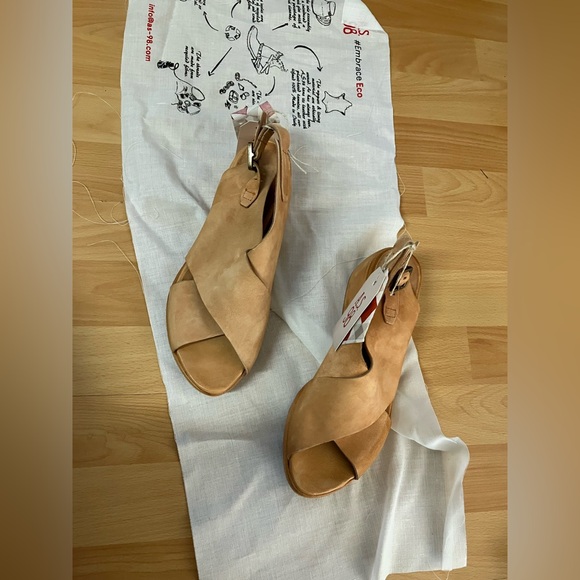 Size 7 A.S. 98 Calle Hook & Loop Tan Suede Criss Cross Block Heel Sandals - Picture 8 of 12